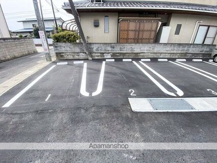 エフフォーリア[1LDK/45.22m2]の駐車場1