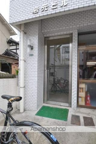 岩元ビルの玄関写真