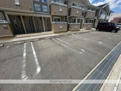 ノール・アンソレイエ・ＳＳＳ[1LDK/37.13m2]の駐車場