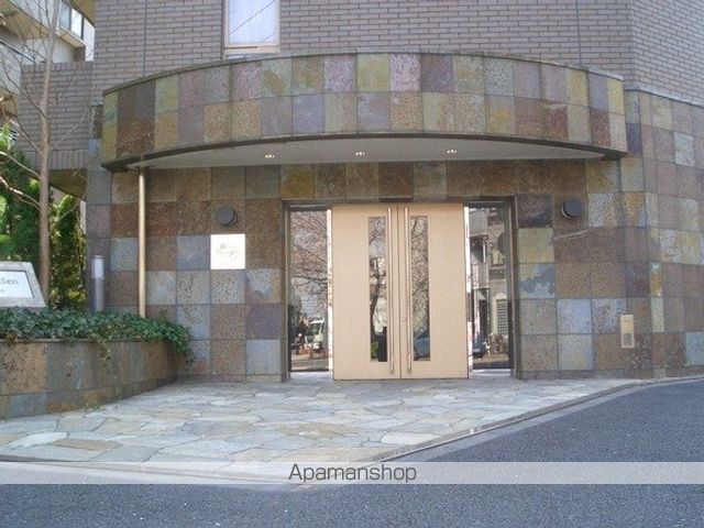 ロイヤルガーデン哲学堂の玄関写真