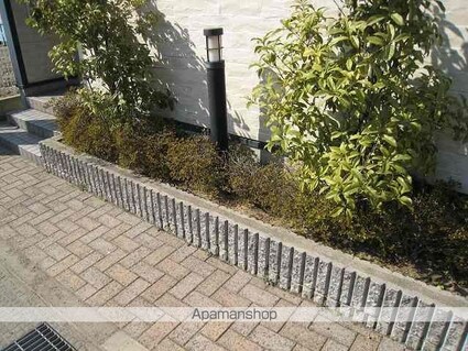 レオパレスおおとり[1K/23.18m2]の庭