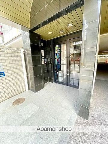 リバティ西新館の玄関写真