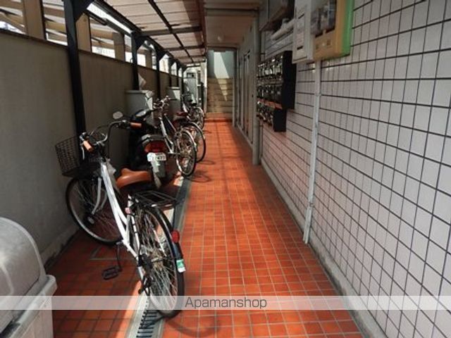 パステオ高槻の玄関写真