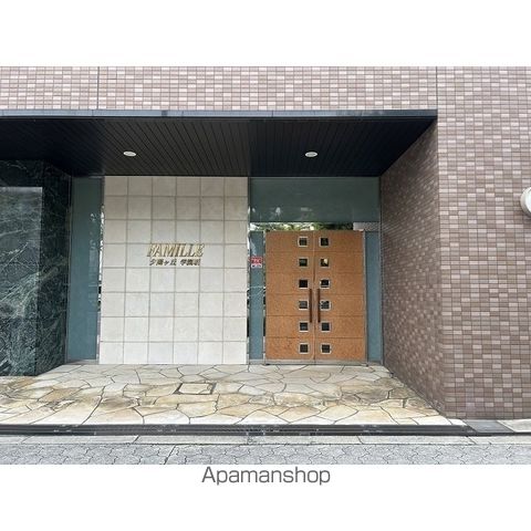 ファミール夕陽ヶ丘学園坂の玄関写真