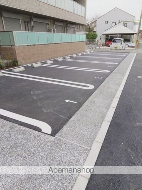ベレオ小松原[1LDK/53.08m2]の駐車場