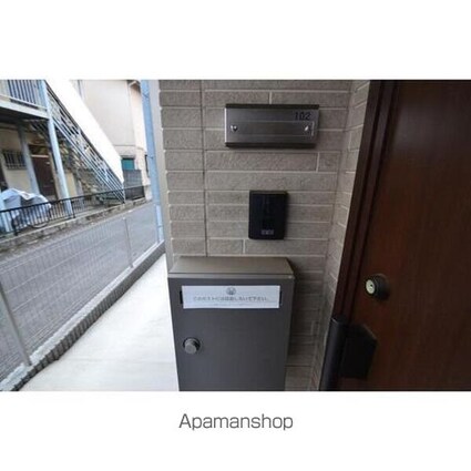 北新宿２ー５ー３３[1K/25.67m2]のエントランス1