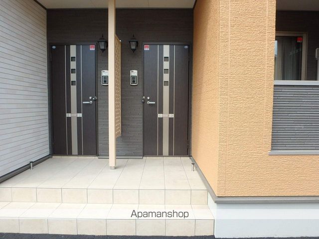 トリニティ岩村田 IIの玄関写真