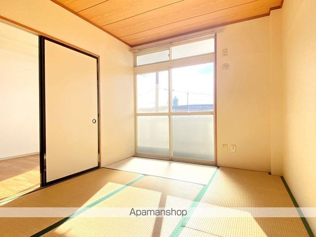 ロイヤルヒルズ高丘の内装写真