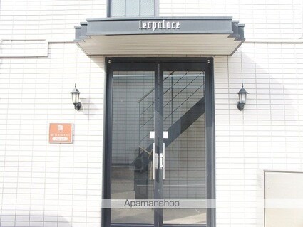 レオパレスプリムローズ[1K/24.84m2]のエントランス