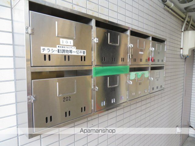 グランデール旭ヶ丘の玄関写真