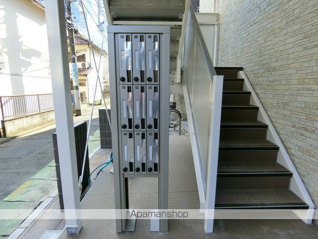 リブリ・西新宿の玄関写真