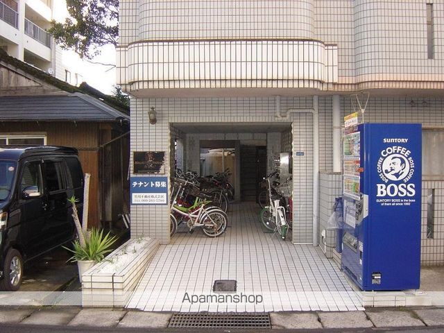 ビッグバーンズマンション新屋敷の玄関写真