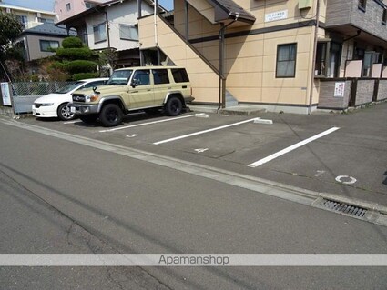 ハピネス銀杏町[1K/24.93m2]の駐車場