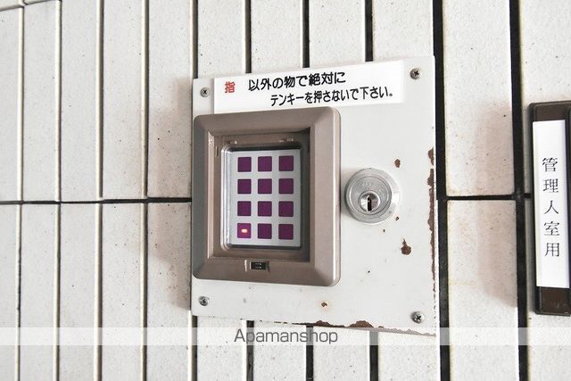 103松井ビルの玄関写真