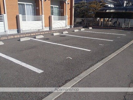 レオネクストシルクⅢ[1R/26.5m2]の駐車場