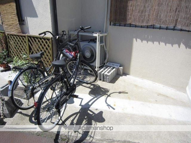 伴ハイツの玄関写真