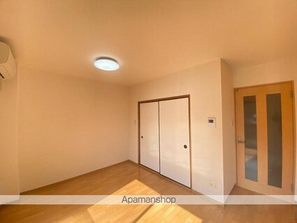 パインズコート新居　Ｅ棟[2LDK/55.89m2]のリビング・居間