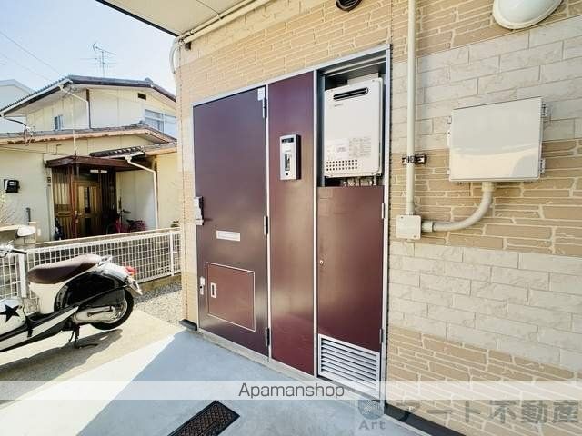 レオパレス長戸の玄関写真