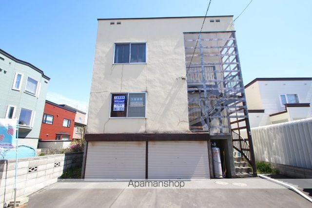 一番町12−9一棟二戸建の玄関写真