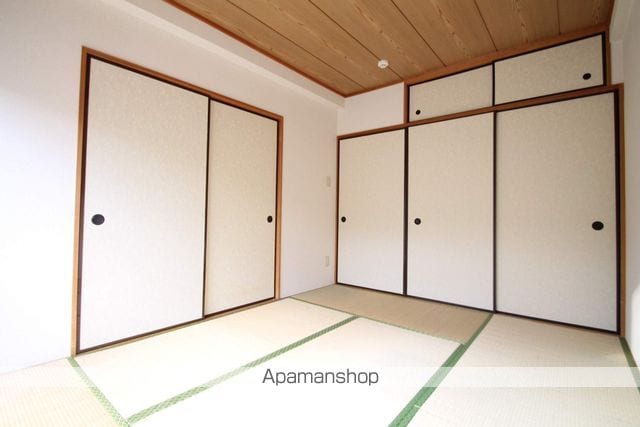 ハイネス岡の内装写真