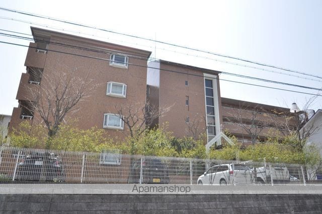 阪急千里線 北千里駅 バス乗車時間：11分 最寄りバス停で下車 徒歩3分 5階建 築38年の外観写真