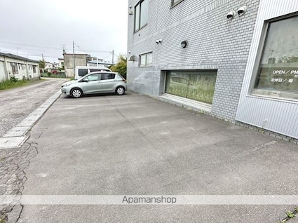 ＫＩビル[1LDK/51.84m2]の駐車場