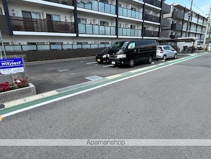 Ｆａｖｏｒ　Ｃｏｕｒｔ南草津[1LDK/30.72m2]の駐車場1