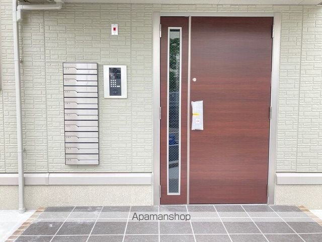 トレス本城東館の玄関写真