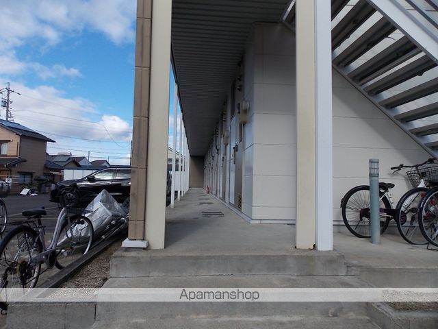 レオパレスパーク岩崎の玄関写真