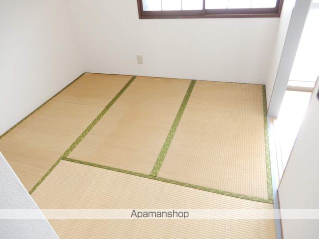 ロイヤルハイツ杉田の内装写真