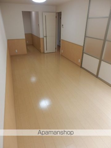 グリーンコート貝塚3号館の内装写真