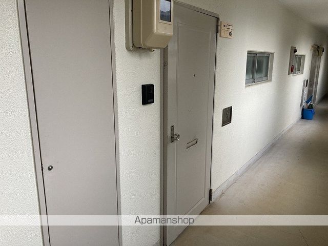 東明マンションの玄関写真