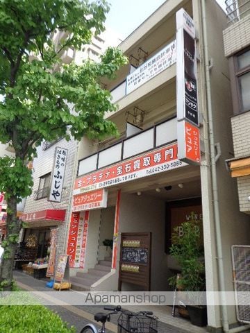 萬作ビルの外観写真