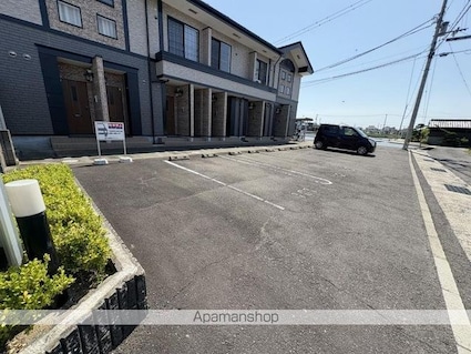 アーバンフラット六条[1R/33.15m2]の駐車場