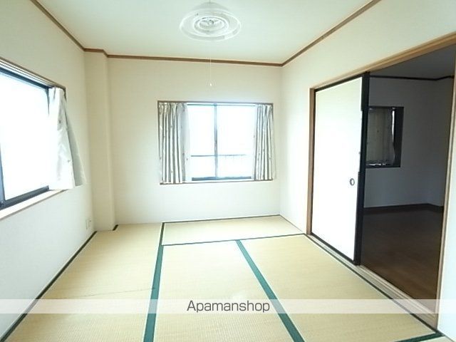 浜松市中央区 3階建 築32年の内装写真