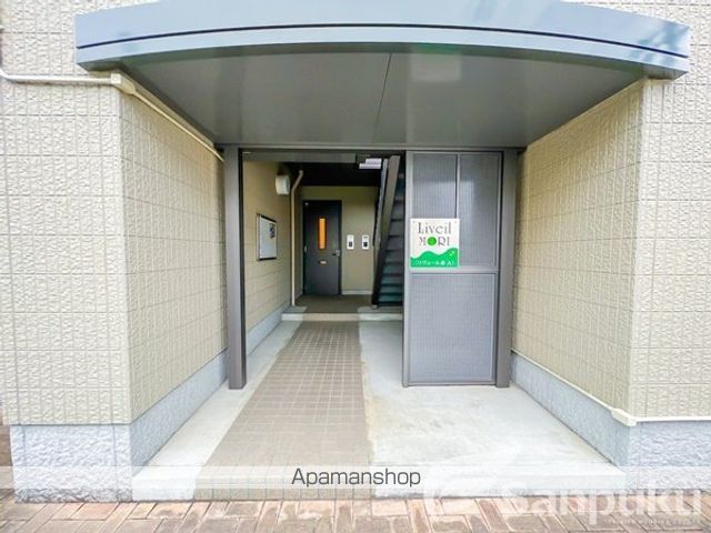 リヴェール森 A棟の玄関写真