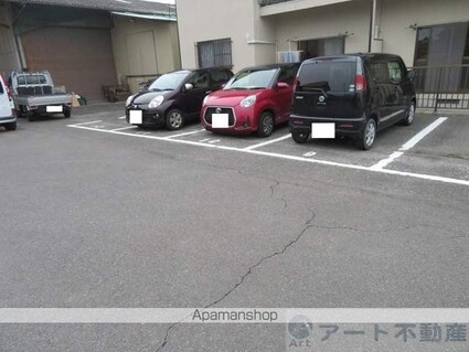 ウメノマンション[1K/31.5m2]の駐車場2