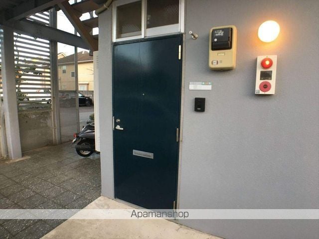 レオパレスコーポテラダの玄関写真