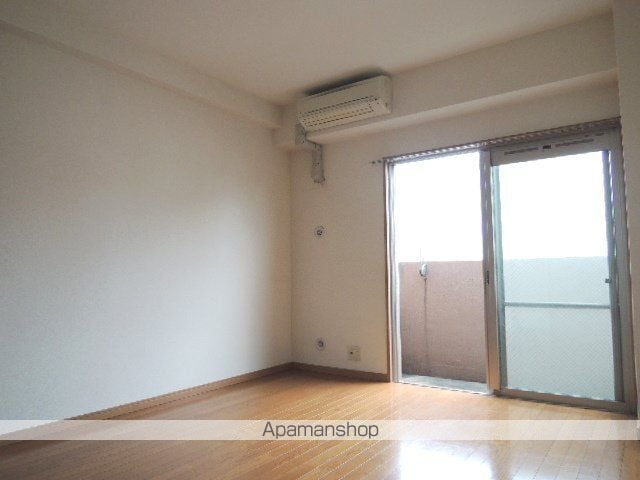ラフォーレ博多駅前の内装写真