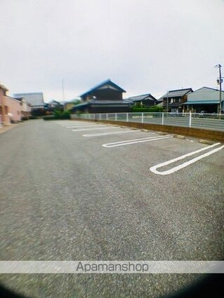 セレーノⅠ[2LDK/58.12m2]の駐車場1