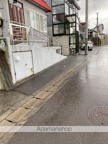 函館本線 小樽駅 徒歩25分 2階建 築47年の玄関写真