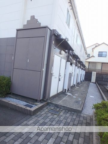 レオパレスエミネントIIの玄関写真
