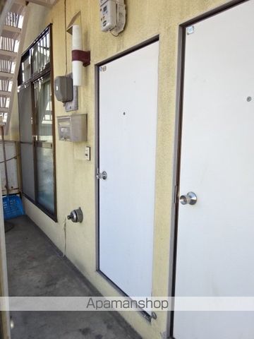 東5条マンションBの玄関写真