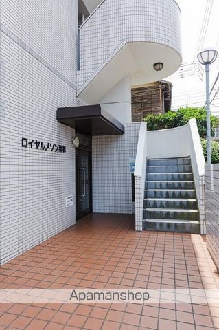 ロイヤルメゾン栗林の玄関写真