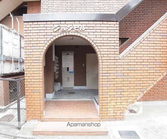 ジュンヒルマンションの玄関写真