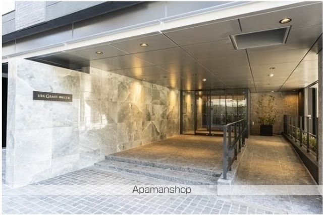 LIBR GRANT 四谷三丁目の玄関写真