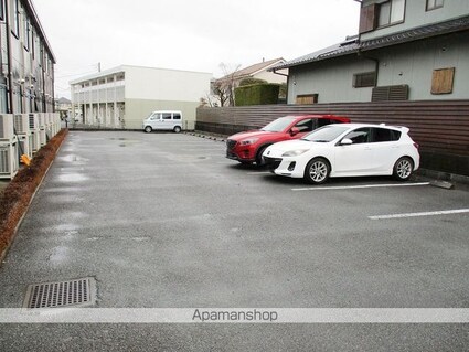 レオパレスマノワール[2DK/49.68m2]の駐車場