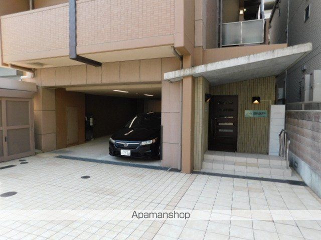 S−FORT江坂LIBERTSの玄関写真