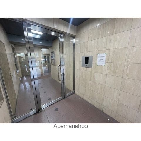 東京地下鉄日比谷線 三ノ輪駅 徒歩6分 11階建 築31年の玄関写真