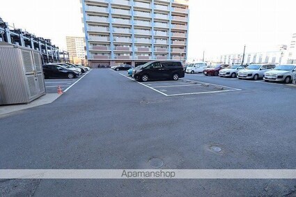 Ｒｉｏ　Ｇｒａｎｄｅ（リオ　グランデ）[1LDK/44.18m2]の駐車場1